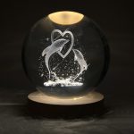 چراغ خواب مدل گوی کریستالی 3D طرح دلفین و قلب / یونیک کالا