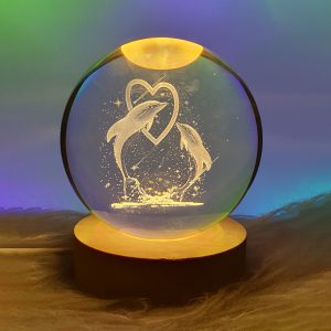 چراغ خواب مدل گوی کریستالی 3D طرح دلفین و قلب 8سانتی  / یونیک کالا